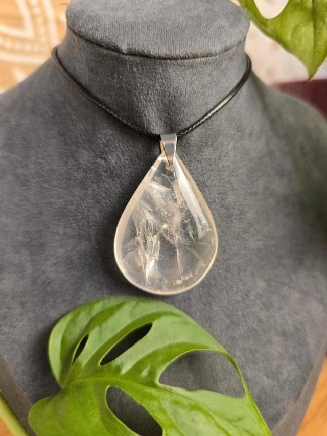 Cristal de roche – Pendentif en forme de goutte