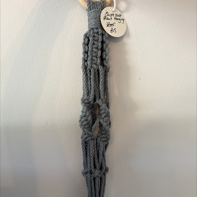 Short knot plant hanging