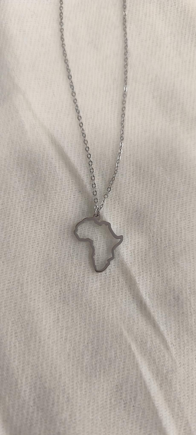 Collier carte contour Afrique couleur or ou argent 