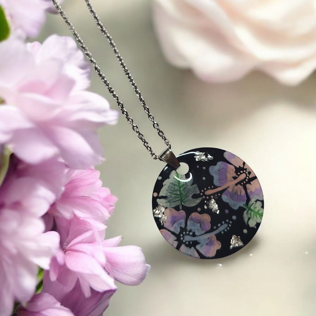 Collier dessiné Flora acier inoxydable rose et parme