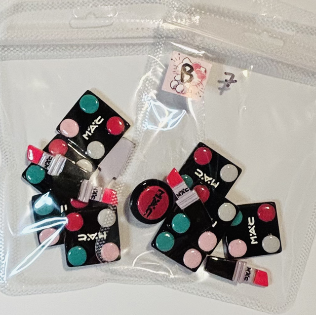 B- 7 mixed make up flatbacks