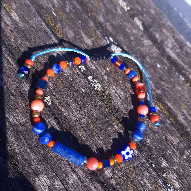 Bracelet Femme Saumon-Bleu Intense en Lapis Lazuli, nacre bleu, saumon intense sur nœud coulissant