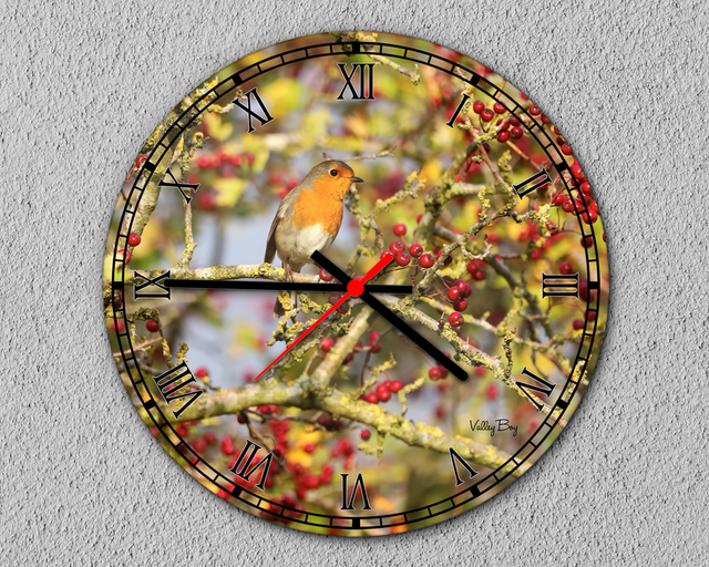 “Robin Amongst The Berries” Clock