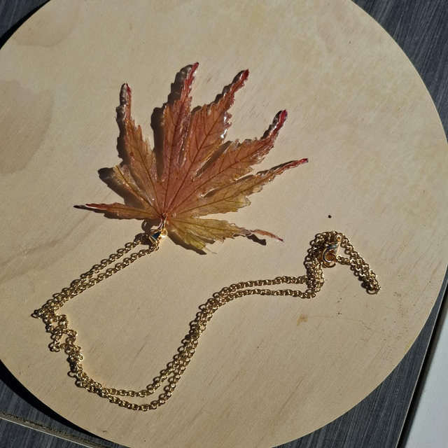 Collier feuille d érable du japon