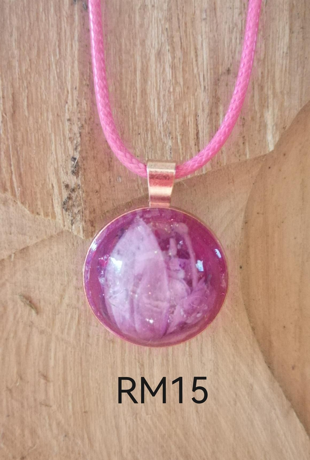 Collier RM15 Rond Résine 