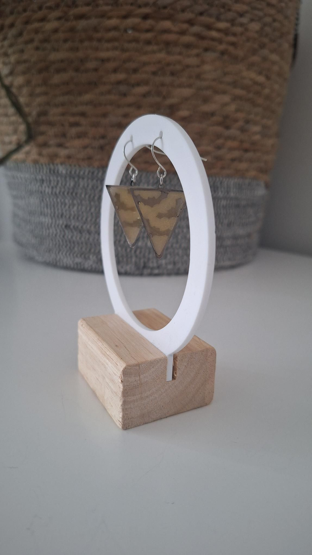 Boucles d&#039;oreilles chauves-souris Halloween fond dorée 