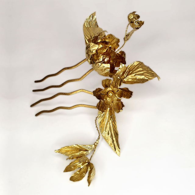 Rosamund Peineta dorada flores y hojas de metal Art Nouveau 