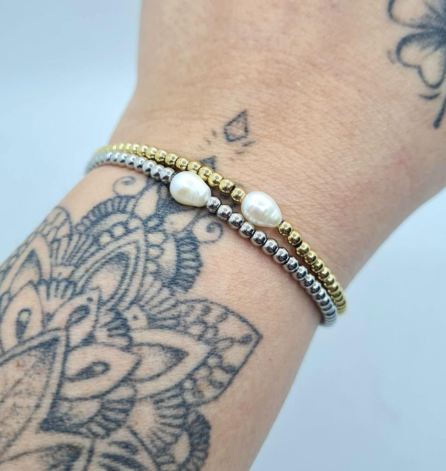 Bracelet "Shine" élastique avec perles en acier or et perle d'eau douce véritable