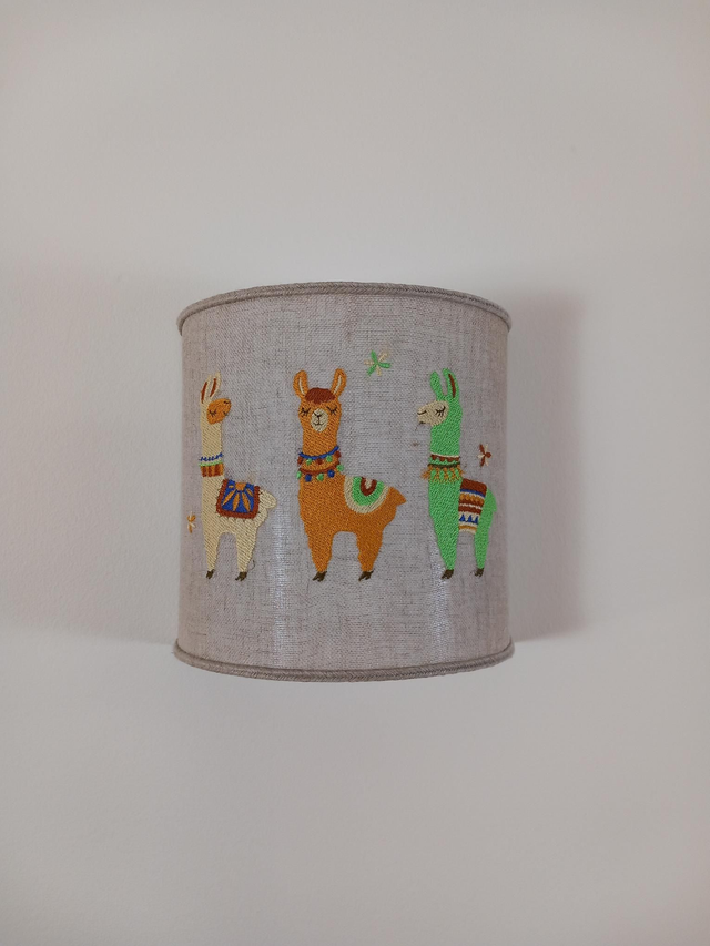 Applique murale lin brodé lamas électrifiée demi-cercle 