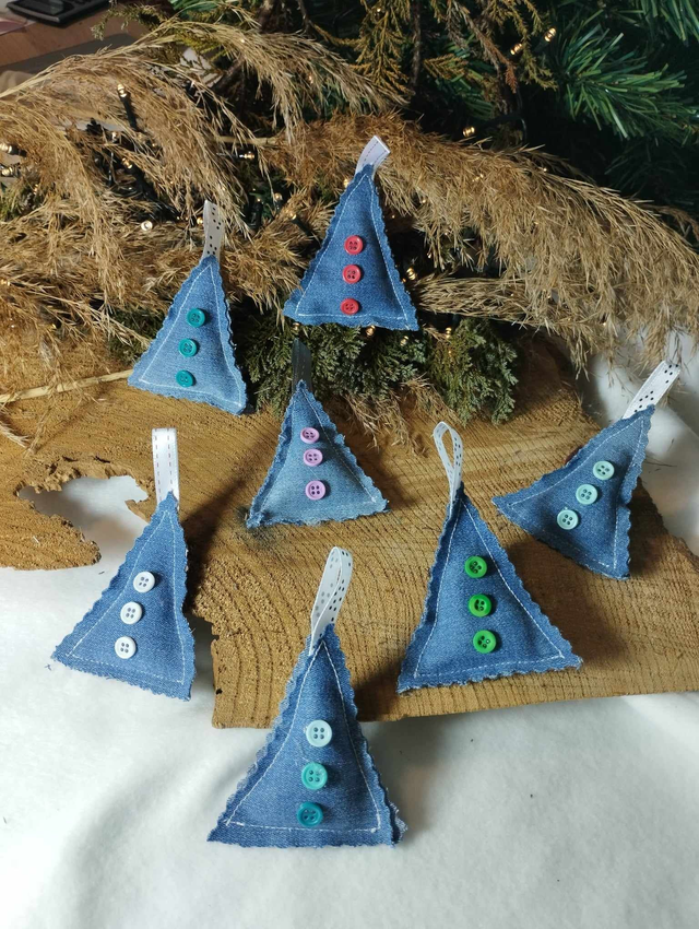 Suspension sapin de noël en jeans recyclé