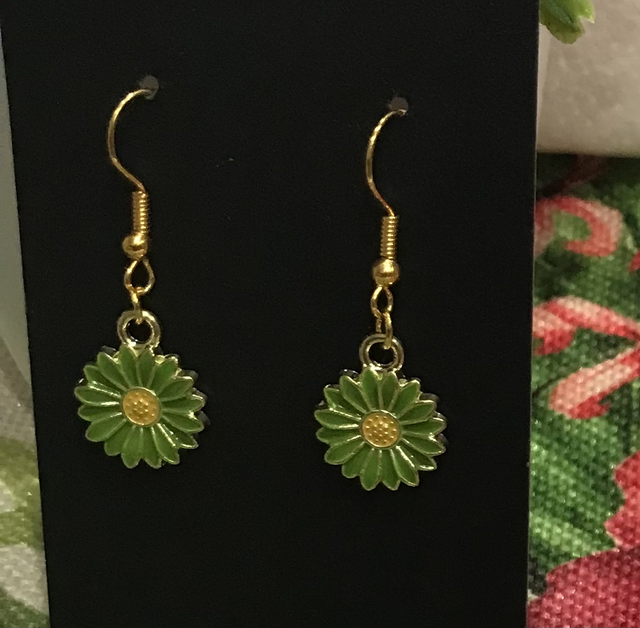 Green Dangling Earrings-GDE07