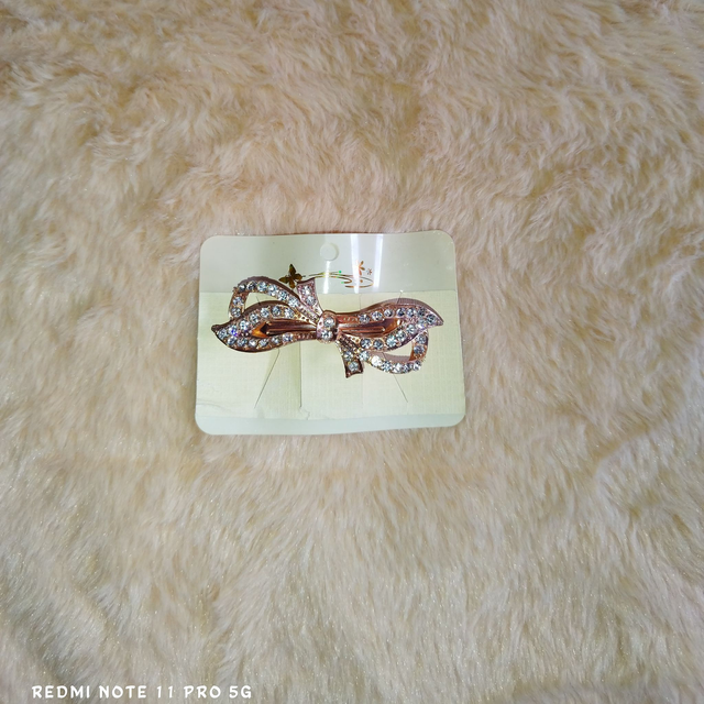 Barrette nœud en strass – Rose gold glamour