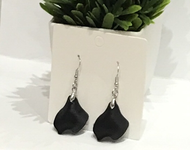 Black Dangling Earrings- BLKD30