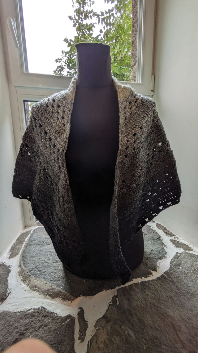 Châle gris dégradé