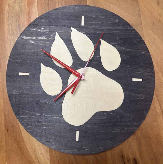 Wanduhr Holz „Hundepfote“