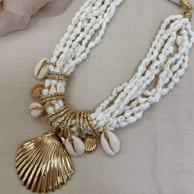 CHUNKY SHELL NECKLACE 