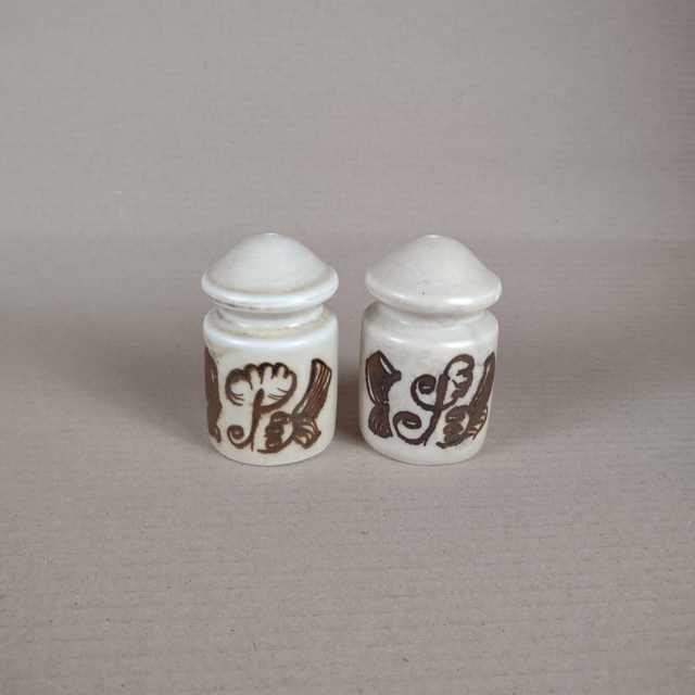 Porsgrund | Peper- en zoutstelletje (diameter 5,0 cm | hoogte 8,0 cm) &#039;Troll&#039; motief Noors lavaglazuur in creme en bruine kleuren | Vintage