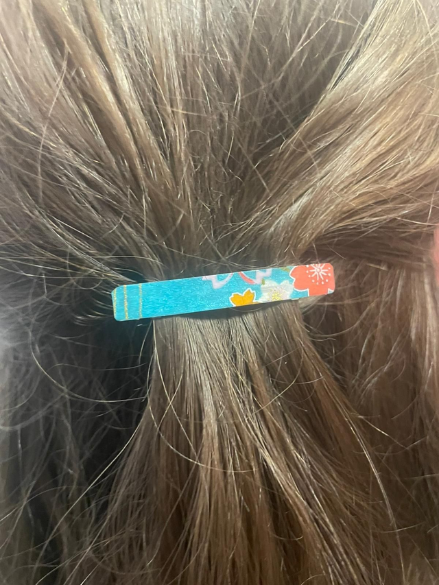 Petite Barrette en Papier Japonais – Élégance et Lumière