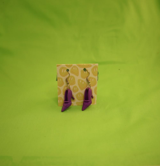 Paire boucle d'oreilles talons violet