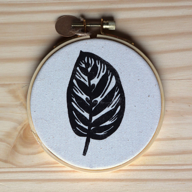 Cercle de broderie feuille de Calathea Makoyana 10cm