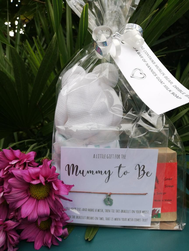 Mum to be gift bag 