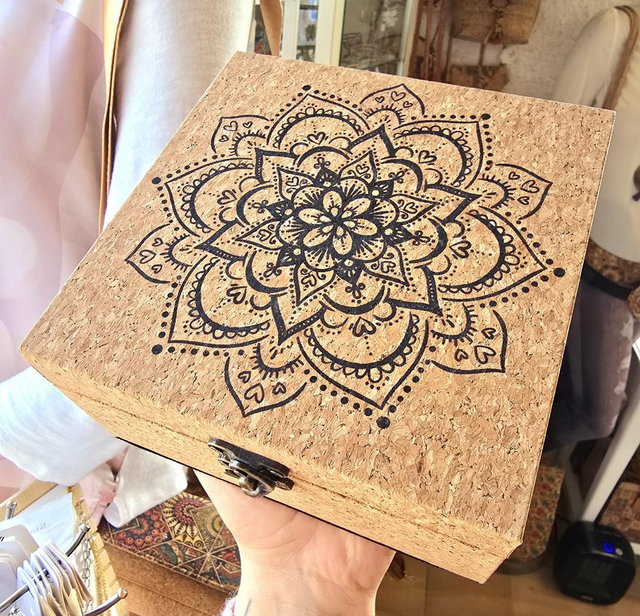 Grande boîte à bijoux carré en bois fourré de liège naturel "Mandala"