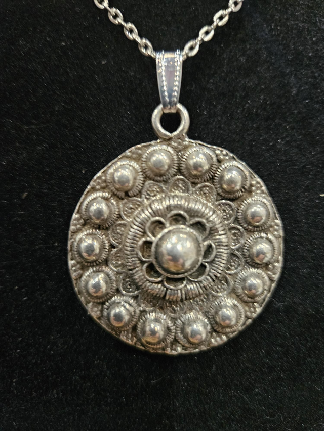 Ketting met grote Zeeuwse knoop verzilverd