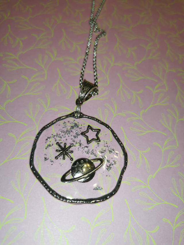 Pendentif cosmique 