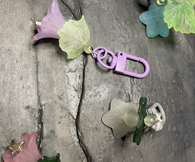 Clip- on charm flowers mix colours 