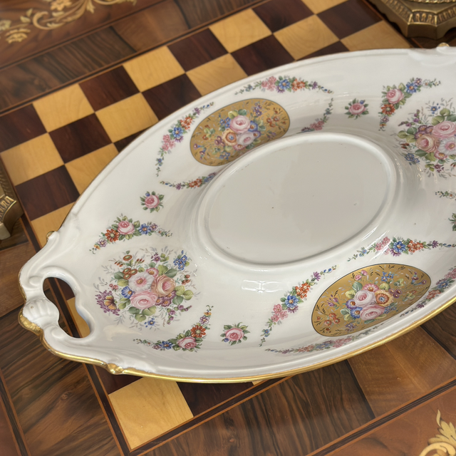 Conjunto de par de urnas e centro de mesa em porcelana branca da coleção St. Martial