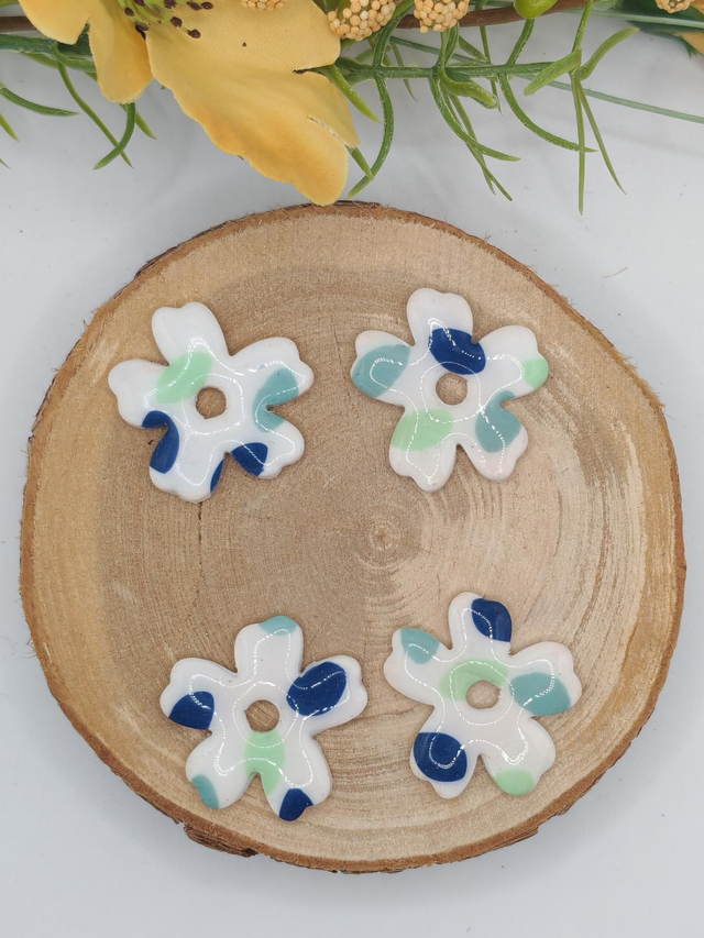 Fleurs Iles Blanc à pois bleu 