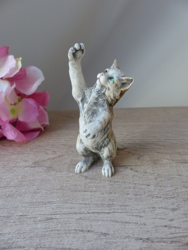 Collection Petit Chat Figurine Miniature en Résine Peint Main, Chat Mignon Joueur Chasseur Réaliste, Chat Animal de Compagnie Cadeau Ami
