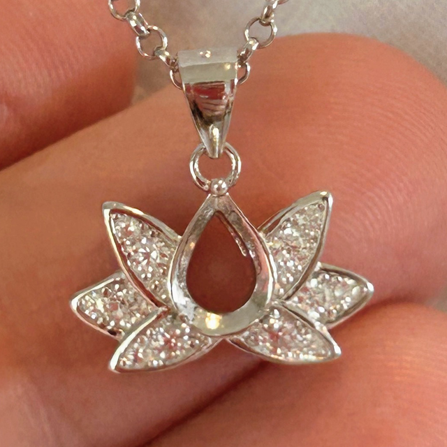 Dråpe lotus • 925 sterlingsølv • 7x5mm