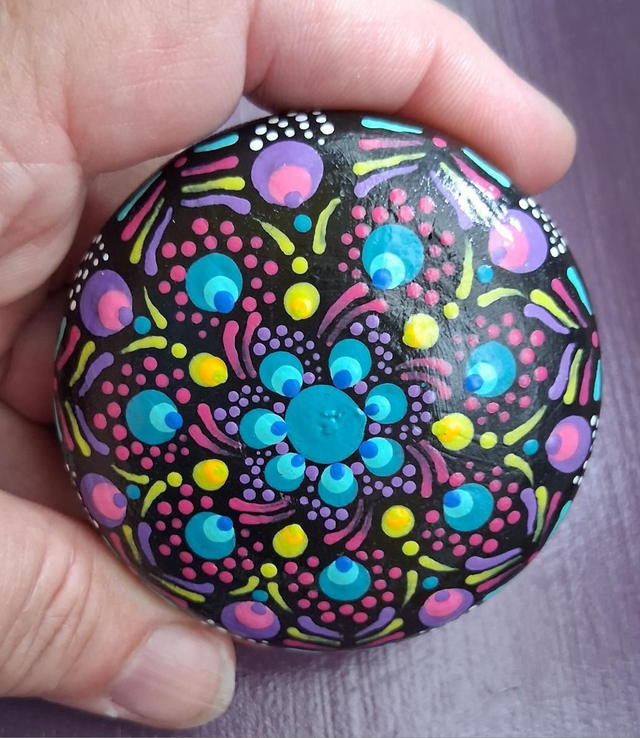 Galet en bois mandala 