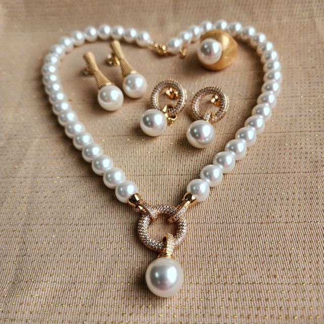 Colar Perolas com pingente Cravejado Removível - Ouro