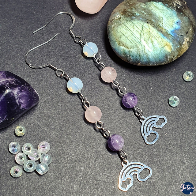 Boucles d&#039;oreilles arc-en-ciel opalite, quartz rose et améthyste