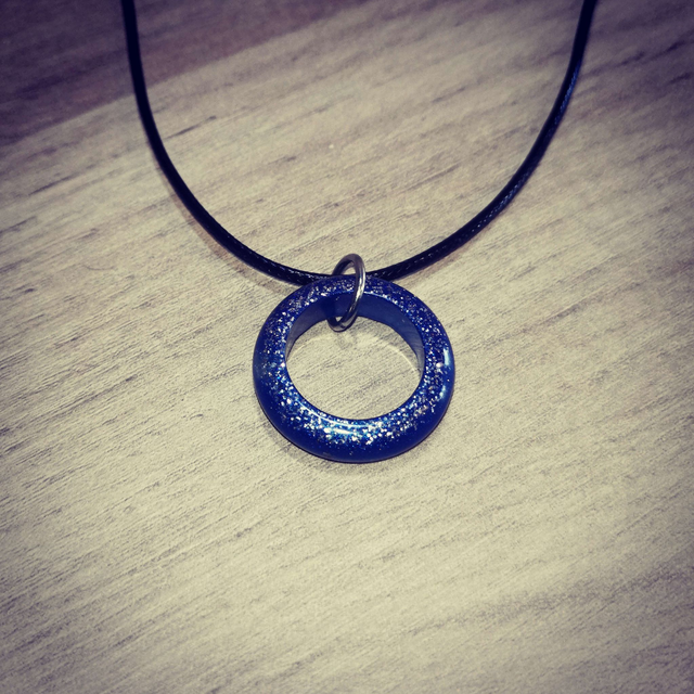 Anneau bleu brillant 