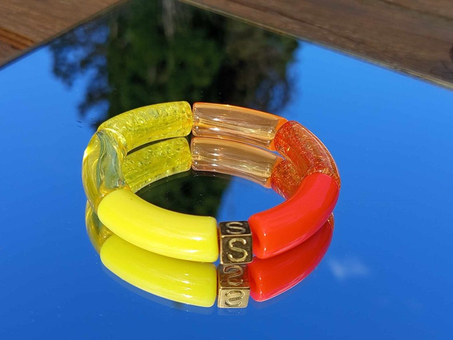 Bracelet perles tubes incurvées acrylique Anjali Surya