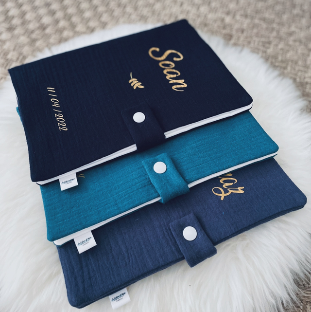 Protège carnet de santé uni prénom, motif et date 