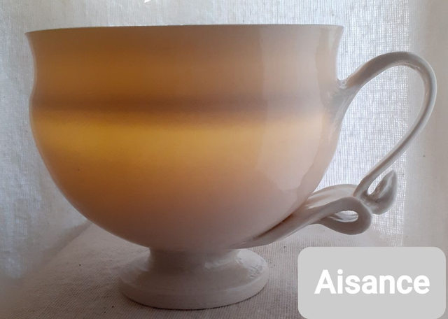 Tasse porcelaine translucide, anse feuillage, 300ml