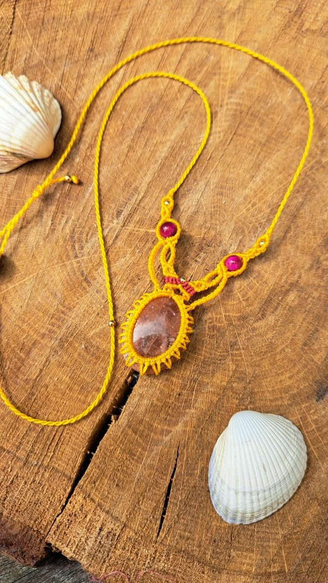 Collier micro-macramé Pierre de soleil