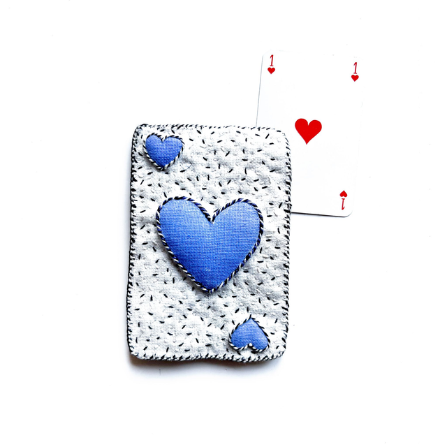 As de cœur blanc et bleu brodé