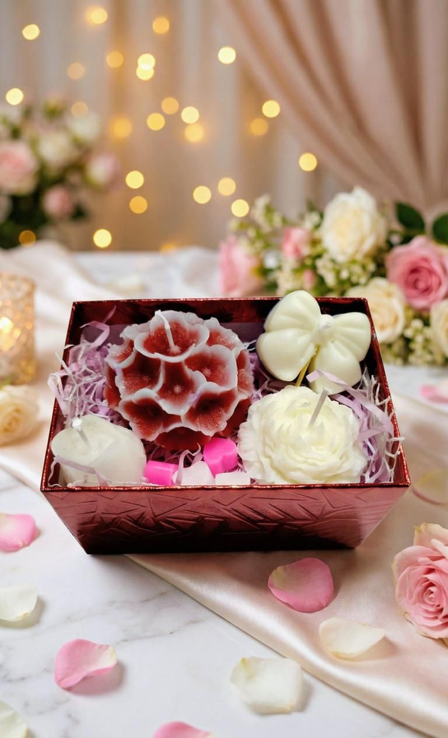 Подаръчен сет "Love in Bloom" – Ръчно излети ароматни свещи