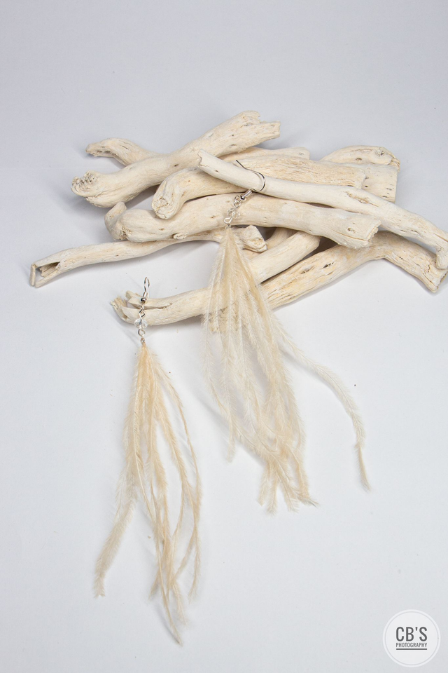 Boucles d'oreilles en plumes d'autruche crème