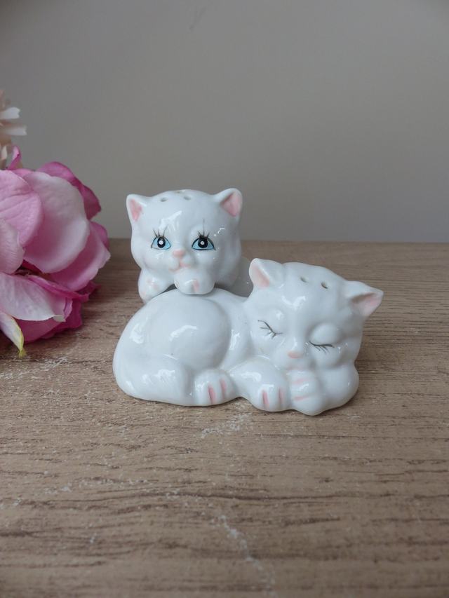 Vintage salière et poivrière collection animaux chats , Couple de chats en céramique blanche , décor cuisine années 1970 - 80