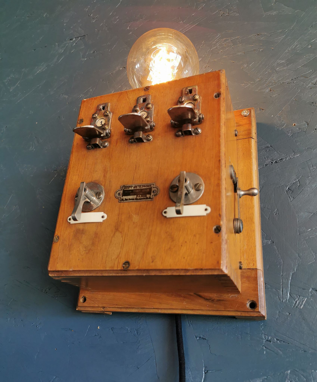 Applique murale lampe vintage standard téléphonique bois "Picart Lebas"