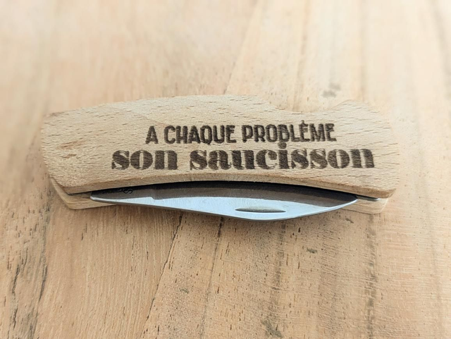 Couteau pliant - A chaque problème son saucisson
