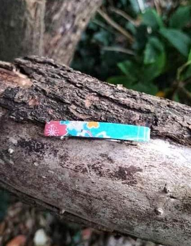 Petite Barrette en Papier Japonais – Élégance et Lumière 