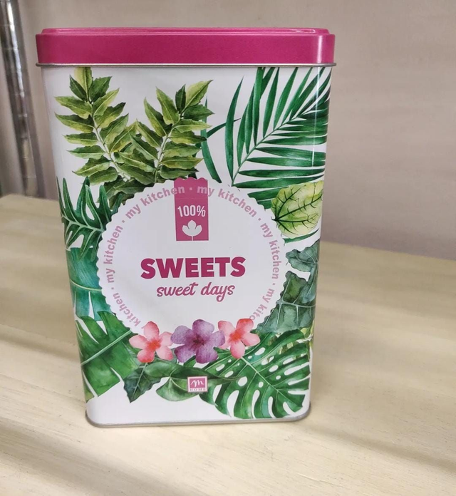 Scatola in Latta fantasia tropicale