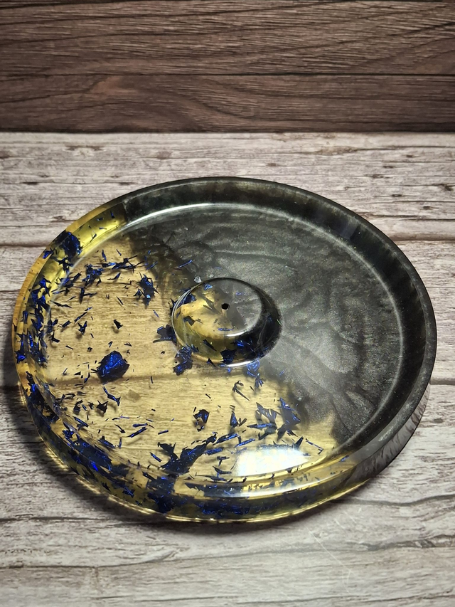 porte encens rond noir et feuilles bleues en résine époxy